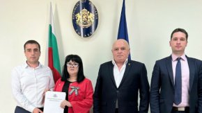 Споразумение за отпускане на около 1,5 млн. лева (14,5 млн. леи) от България за нуждите на район Тараклия беше подписано в Българското посолство в столицата на Молдова от посланичката ни Мая Добрева и председателя на район Тараклия Иван Паслар.
