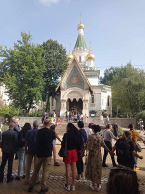 
Действието на Негово Светейшество е продиктувано от грижа за вярващите, запазване на добрия ред в църквата и следва да бъде разбирано само в неговия духовен аспект. С него не се засягат вещни или други права на когото и да било, каквито са им гарантирани от светските закони.