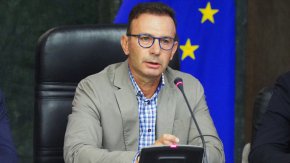 Коцев каза само, че се наблюдава намаление на досъдебните производства срещу пияни шофьори, тъй като през август са били 438, а през септември са 138.

