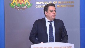 
Според него териториалните планове трябва да се финализират и изпратят към Европейската комисия до края на месеца, затова ще има извънредно заседание на Министерския съвет в петък.