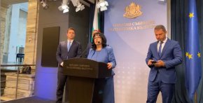 
Жечо Станков пък заяви, че над 49 000 души разчитат на този сектор и също призова да оперативно и бързо действие от страна на правителството за спасяването на въглищните централи.