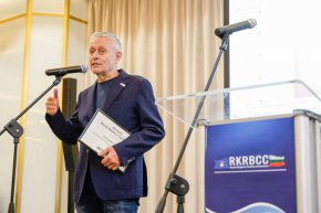 Соломон Паси е член на Камарата