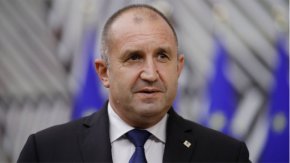 
"България следва да полага активни усилия за подкрепа на всички многостранни отношения, водещи до деескалация, водещи до незабавно прекратяване на военните действия и установяване на мир".