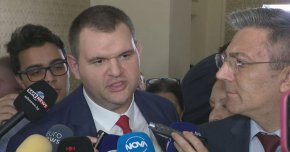 
"Да, министърът се съгласи. Единственото което му е искането, ще направи среща с ресторантьорите за изсветляване на бизнеса. Иска предложения от тях, но ние бяхме ясни – няма да се случи 20% за ресторантьорите", каза депутатът пред журналисти.
