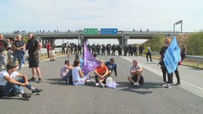 
Те заявиха, че няма да направят компромис с нито едно от тях.