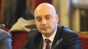 
"По този начин не се позволява на всички нас да отправяме нашите молитви и да се покланяме на мощите на Св. Серафим Софийски Чудотворец", пише правосъдният министър.

 