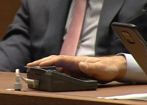 
С други текстовете се предлага лечебните заведения, чийто капитал е частна собственост, да прилагат Закона за обществените поръчки, ако повече от 50 на сто от приходите им са от държавния или общинския бюджет, или от бюджета на Националната здравноосигурителна каса.
