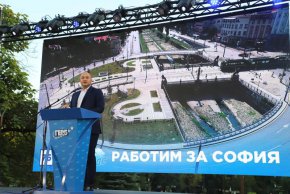 „Работата в София е сериозна, не е за Фейсбук – политици и инфлуенсъри”, заяви „досегашният и бъдещ”, както го определи действащият кмет Фандъкова, председател на Столичния общински съвет Георги Георгиев.