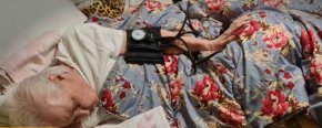 Пореден случай, при който болна жена приписва апартаментите си на болногледачи и издъхва при мистериозни обстоятелства. Началникът на клиниката по хирургия в „Александровска болница” доц. д-р Манол Соколов и дерматологът д-р Евгения Божикова са получили по един апартамент от вече покойната им пациентка д-р Лидия Чакърова