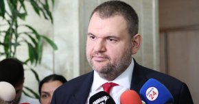 
Винаги има недоволни, когато има реформи в полза на хората, коментира той критиките към промените в конституцията.
