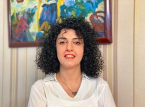 
Мохамади е деветнадесетата жена, която печели връчваната от 122 години награда.
