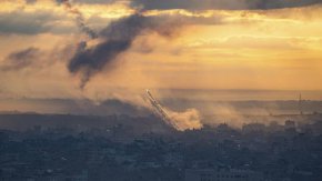 

Израелските военновъздушни сили са започнали атака срещу Газа, каза още говорителят.