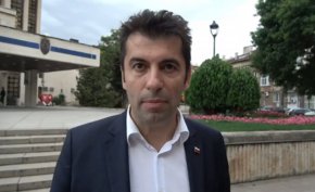 
По думите му, това, което правят, е празен шум, опитвайки се преди местните избори да си вдигнат рейтинга чрез вот на недоверие.