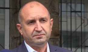 “Така че, на всички е ясно, че тези напъни за подмяна на обществения договор се правят най-вече за да се оправдае безпринципната коалиция”, категоричен бе той. 
