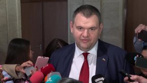"Ние трябва да окажем пълна подкрепа на Израел в тази ситуация и след зверския тероризъм, който беше осъществен от Хамас, посочи той. По думите му на съвета е станало ясно, че до момента за страната ни няма пряка заплаха, освен евентуален миграционен натиск.
