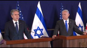 
"Ако погледнете [атаката] пропорционално на броя на населението на Израел, това е равносилно на десет 11 септември", каза Блинкен в Тел Авив. "Ето колко голяма и колко опустошителна е била атаката."
