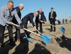 Денков направи първа копка на завод за преработка на билки в Пловдив 