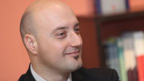 Според Славов обаче Венецианската комисия одобрява двете основни идеи за конституционната реформа - за създаването на отделен съдебен и прокурорски съвет и за съотношението на квотите при избора на нов ВСС.