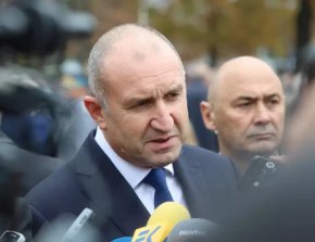 
 "Стандартът на живот на мнозинството от българските граждани остава най-ниският в Европейския съюз, а предвидените промени биха могли още повече да затруднят именно хората, които и без това трудно посрещат базовите си житейски разходи", пише държавният глава в мотивите си.