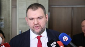 Ако не бъде изпълнено, това, което “Лукойл“ са обещали на представители на българската държава, а именно, че ще си платят данъците до края на месеца, веднага след като започне работа НС след втори тур на местните избори, ще внесем предложение за отнемане на дерогацията на “Лукойл”. Това заяви в прессъобщение Делян Пеевски, съпредседател на ПГ на ДПС.

