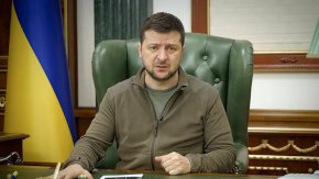 
Андрей Ермак, ръководител на канцеларията на украинския президент Владимир Зеленский, заяви в петък, че на нея ще бъдат разгледани няколко точки от "мирната формула" на Киев, включително продоволствената, енергийната и ядрената сигурност, хуманитарните въпроси, както и "възстановяването на териториалната цялост на Украйна".
