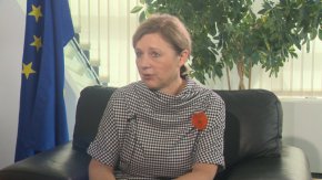 
По думите ѝ конституционната реформа протича много добре, в добра посока. Комисията подкрепя България по пътя на тези реформи, добави Вера Йоурова.