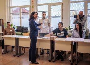 
За гласуване с разум извън излишните емоции от последните дни призова кандидатът на ИТН Ивайло Вълчев. Но призна, че и той е неудовлетворен от вота само с хартиената бюлетина. 