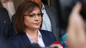 
Според Нинова фактът, че на балотаж в София техният кандидат Ваня Григорова се изправя срещу номинацията на ПП-ДБ и „Спаси София” Васил Терзиев говорело за това, че на избирателите им е „омръзнал моделът „ГЕРБ”. „С времето БСП доказа на хората, че сме последователни и принципни в борбата със задкулисието, договорките, моделът „ГЕРБ” и сглобките”, е мнението ѝ.