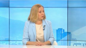 
„Това е активно мероприятие. Ако ДАНС има някакви съмнения за нарушения, има законов процедури, които да стартира. ДАНС не може да установява законосъобразно или не действие. Част от политическите сили, които са противници на машинното гласуване, се възползваха“, коментира бившият правосъден министър Надежда Йорданова.