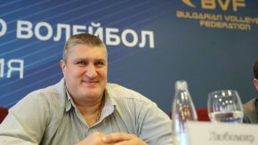 Президентът на Българската федерация по волейбол (БФВ) Любо Ганев говори пред медиите