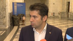 В отговор на въпрос колко е струвала предизборната кампания на кандидата на ППДБСС – Васил Терзиев,  Петков посочи, че всички дарения са били „хора и фирми, които по никакъв начин нямат касателство към обществени поръчки".