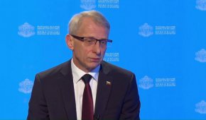 
"Но за това несправяне, според мен трябва да се търси смяна на състава на ЦИК. Още повече, че този състав е от времена, в които съвсем друга беше политическата конфигурация, той не отразява реалността в момента", посочи премиерът.