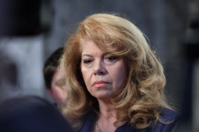 Оставката на Карадайъ  не е изненада, посочи политикът. Йотова е на мнение, че няма да има скоро парламентарна криза, „това е извиване на ръце от различни партии на сглобката, които никога не са имали обща идея и визия за управление“.