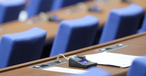Парламентът прекрати правомощията на шестима народни представители 