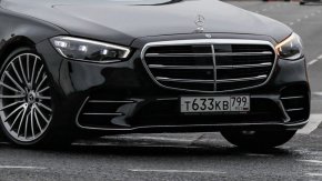 Конфискуването на лични автомобили, регистрирани в Русия, в името на спазването на санкциите е пресилено, твърди Европейският парламент. Няколко европейски държави прибягнаха до тази практика, след като през септември Европейската комисия издаде разяснение, което одобряваше подобни мерки.  
