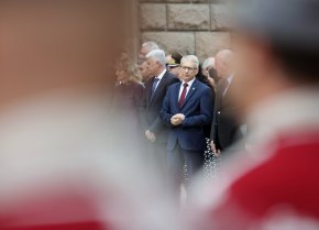 
    От вчера виждам комбинация от верни факти с неверни допускания, които са представени в една доста едностранчива логическа конструкция, която лесно може да се използва за политическа употреба", каза министър-председателят.