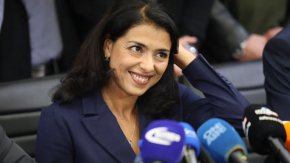 

Преписката се върна обратно в първоинстанционния съд днес около обяд и делото веднага беше образувано за разглеждане, като съдът се произнесе незабавно по искането за спиране на предварителното изпълнение.
