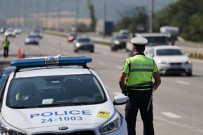 Ще бъде поискано от районните прокуратури в страната, както и на органите на Пътна полиция незабавно да установяват шофьорите, чиито нарушения са документирани и публикувани в различни онлайн платформи, за да бъдат санкционирани според нормативната уредба.