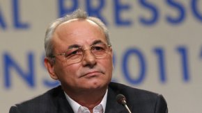 Напомняме, че миналата седмица Ахмед Ахмедов хвърли оставка от поста си на зам.-шеф на ДПС, а само 3 дни по-рано поста си напусна лидерът на Движението Мустафа Карадайъ.