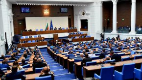 Депутатите приключиха дебатите по внесения от опозицията втори вот на недоверие към кабинета "Денков" за несправяне в сектор "Отбрана и сигурност".
