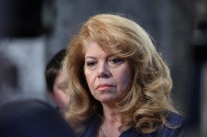 Попитана каква оценка поставя на кабинета Денков-Габриел, тя каза, че за нея той е „в морален фалит"