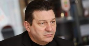 Николай Савов, който е новото евроатлантическо назначение за шеф на завода за боклук, всъщност беше уволнен от поста при ГЕРБ поради шокиращи обстоятелства, които тогава Фандъкова „взе главата” и на ресорния зам.-кмет на София Мария Бояджийска на 08.12.2016 г., официално „напуснала по лични причини”. 