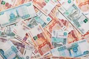    Нерублевите спестявания на руските домакинства са спаднали до най-ниското си ниво за повече от десетилетие, според централната банка на страната.  