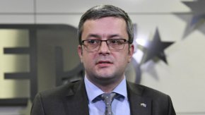 Такива мискинлъци, каквито се случват през последните 2 месеца в това правителство, не съм виждал за последните 7 г. Такъв безпардонен партизанлък, кадруване, некомпетентност, неподготвеност не съм виждал", каза Биков.

 
