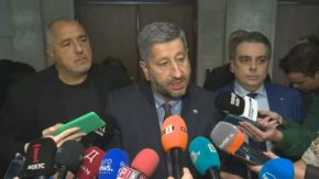 
Лидерите на ПП-ДБ и ГЕРБ-СДС са се договорили за регламент, по който да се избират регулаторите. целта е да не се допускат конфликти, подобни на този във връзка с избора на подуправител на здравната каса вчера.