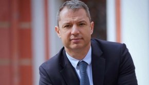 
“От Освобождението на България от турско робство насам не е теглен толкова голям външен дълг колкото с идването на Промяната”, заяви шефът на енергийната комисия и Делян Добрев пред участниците н Националната зимна академия на младежкия ГЕРБ в Сливен. „Със заеми никой не е станал богат. Това не е устойчива политика, защото когато теглиш дълг, той се плаща от твоите деца и внуци", подчерта той.