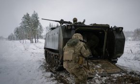 
В последното проучване компромисът беше подкрепен най-вече от хората на възраст между 18 и 35 години от източната част на Украйна. Повечето от подкрепилите продължаването на бойните действия са на възраст между 36 и 50 години и живеят в западната половина на страната.