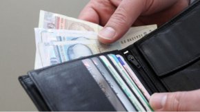 
Повече от 10 години тенденцията е за изсветляване на икономиката е трайна с две прекъсвания от финансовата криза през 2014 година и пика на пандемията от Covid-19 през 2020 година. От Aсоциацията на индустриалния капитал обаче настояват за по ангажирани политики и от страна на държавата.
