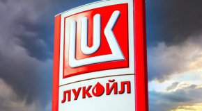 
Преразглеждането на стратегията е следствие от приемането от страна на държавните органи на България на дискриминационни закони и други несправедливи, пристрастни политически решения спрямо рафинерията, които нямат  нищо общо нито с цивилизованото регулиране на големия бизнес, нито с увеличаването на приходната част на бюджета на страната. 