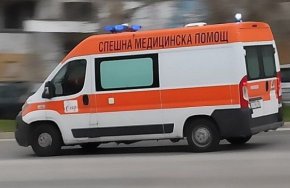 
Пристигналият на място екип на Спешната помощ е транспортирал пострадалия до болницата в Разлог.

 